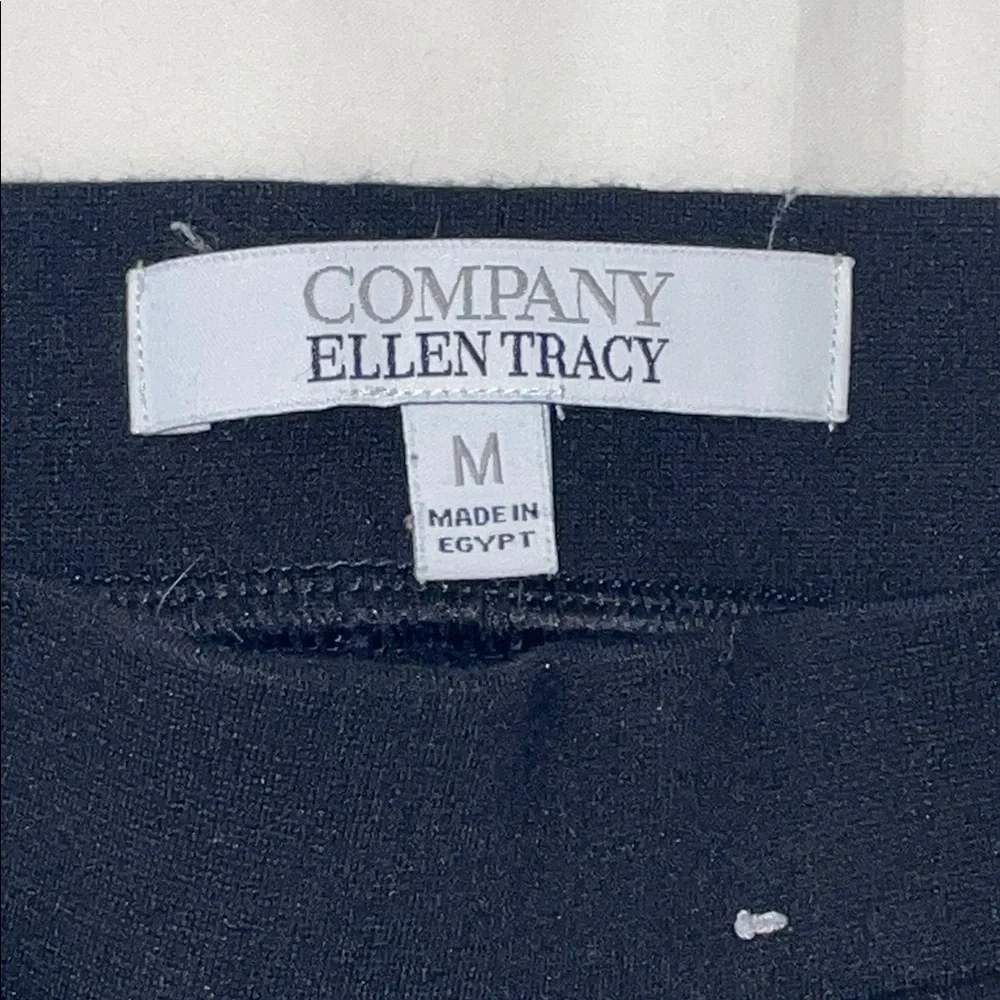 Ellen Tracy Black Ponte Front Seam Pants with Gold Accent. Size Medium. Ankle